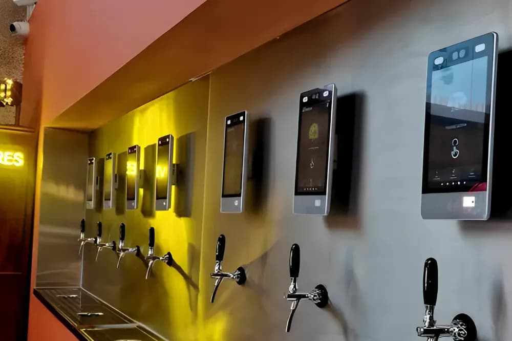Le mur à bière Drinkee du Marché des Jacobins, à Limoges.